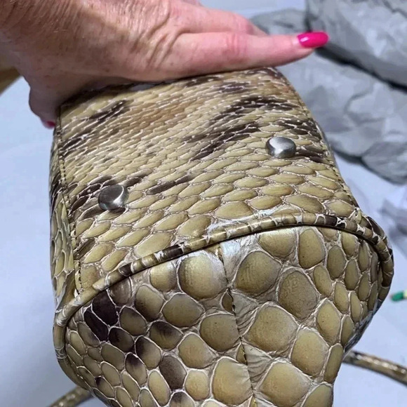 COLE HAAN Purse, shoulder bag.Excellent Condition. BEAUTIFUL❣️ - Picture 6 of 6